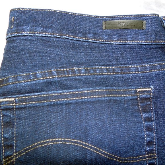 Lee Original Relaxed Straight Leg Jeans Dark Rinse, LIKE NEW - Picture 5 of 10